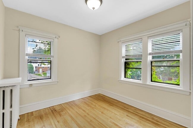 Building Photo - 971 Goodrich Ave