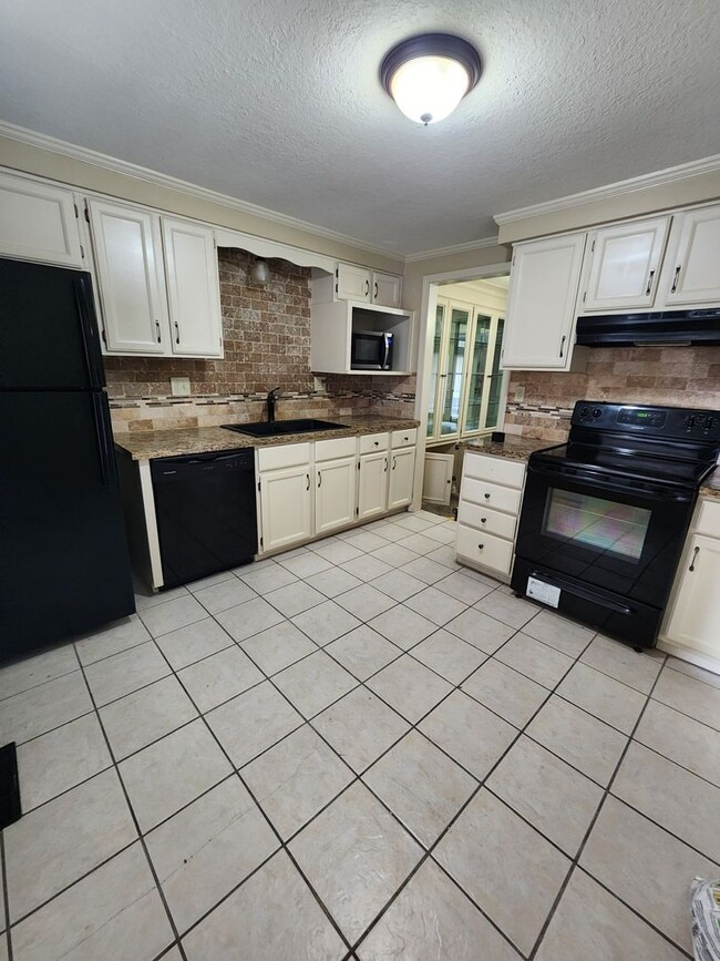 Primary Photo - 3 bedroom 2 1/2 Bath Townhouse