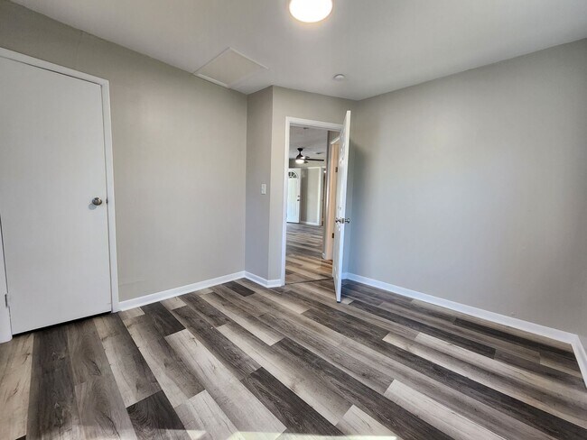 Building Photo - Spacious 3-Bedroom, 1-Bathroom Home AVAILA...