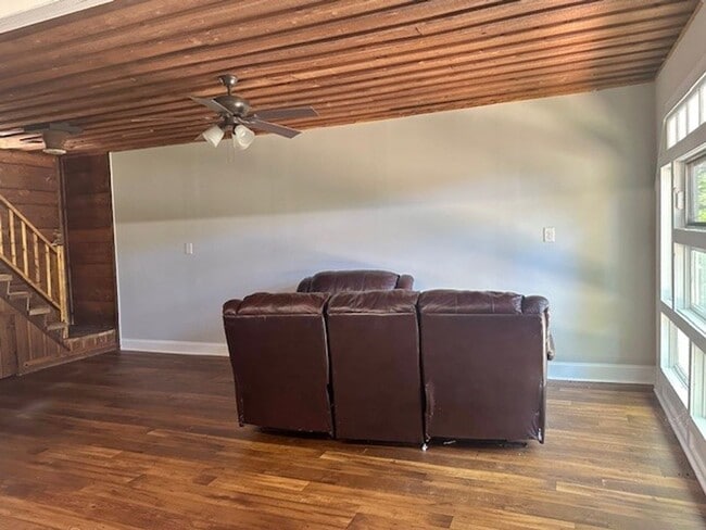 Building Photo - One Bed, One Bath $1250 North Gwinnett High