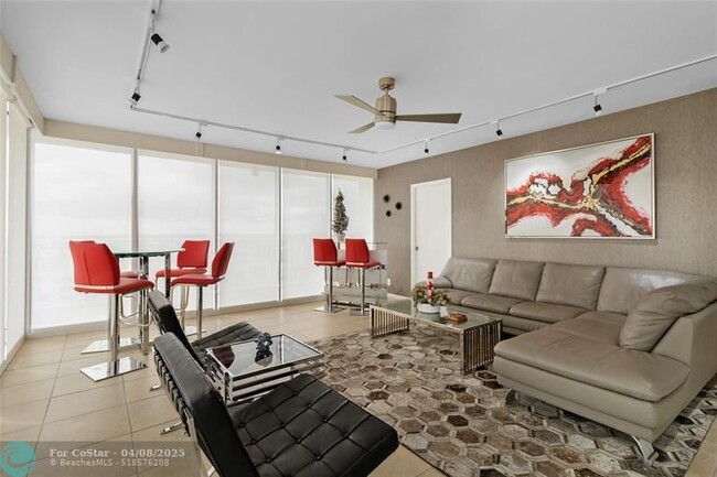 Building Photo - 2800 E Sunrise Blvd