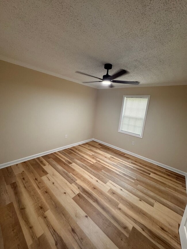 Building Photo - 464 McDilda Dr
