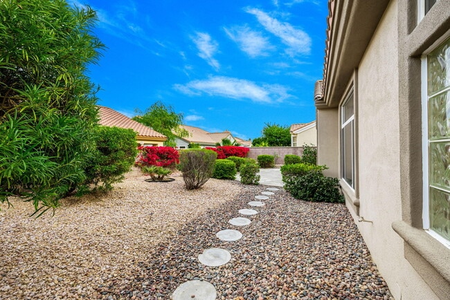 Building Photo - 78462 Palm Tree Ave