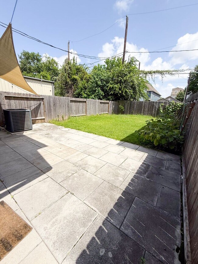 Building Photo - Come view this home located in the heart o...