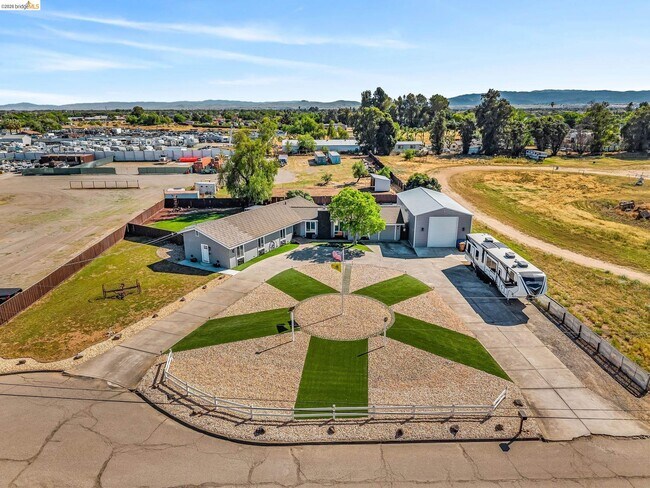 Building Photo - 59 Old Stagecoach Rd