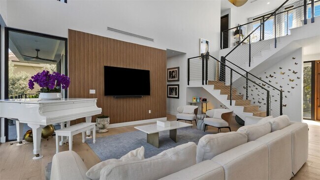Building Photo - 823 Ponce de Leon Dr