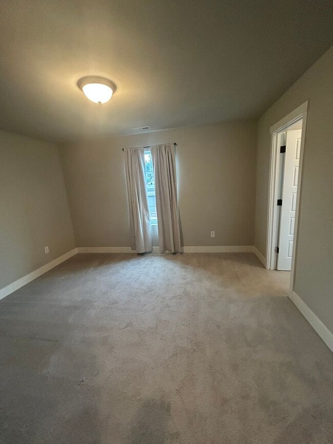 Building Photo - Spacious 4 Bed / 3.5 Bath Home in Easton C...