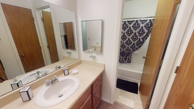 Building Photo - 1047 Sitting Bull Ct