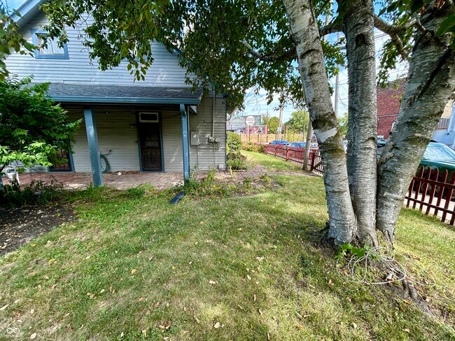 Building Photo - 639 Stevens St