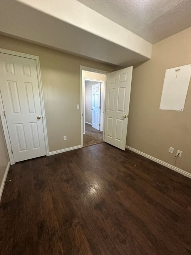 Building Photo - Big Year, Bigger Home – 5 Bed 2 Bath Syracuse + Tiered Rent & 2 Weeks Free!