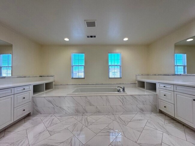 Building Photo - Welcome to this stunning 5 bedroom home fo...