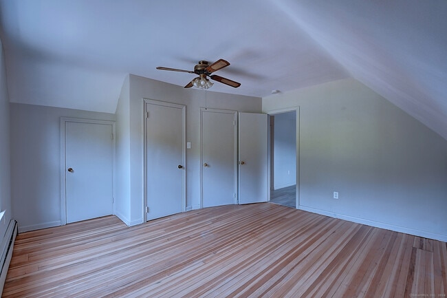 Building Photo - 93 Meadow St