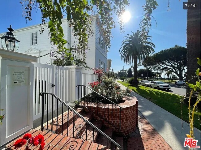 Building Photo - 849 Ocean Ave