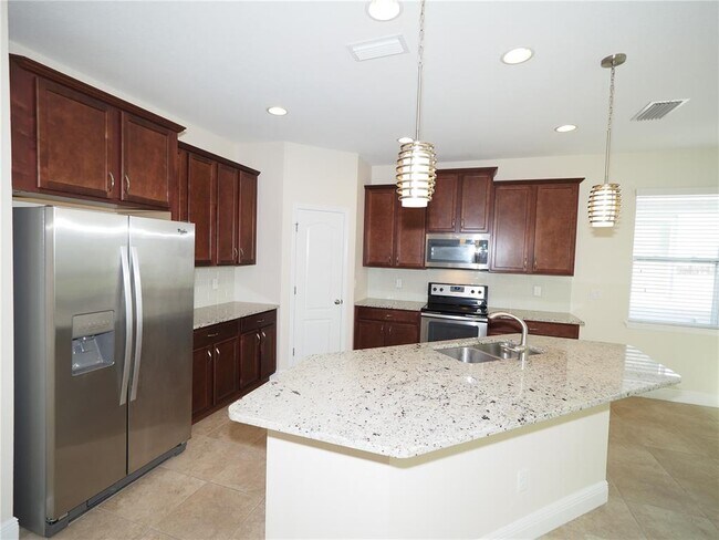 Building Photo - 995 Molly Cir