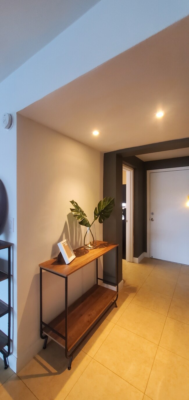 Building Photo - 18901 NE 14th Ave