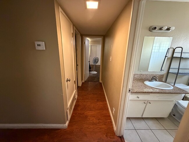 Building Photo - 4752 Crestview Dr