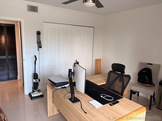 Building Photo - 3625 N Country Club Dr