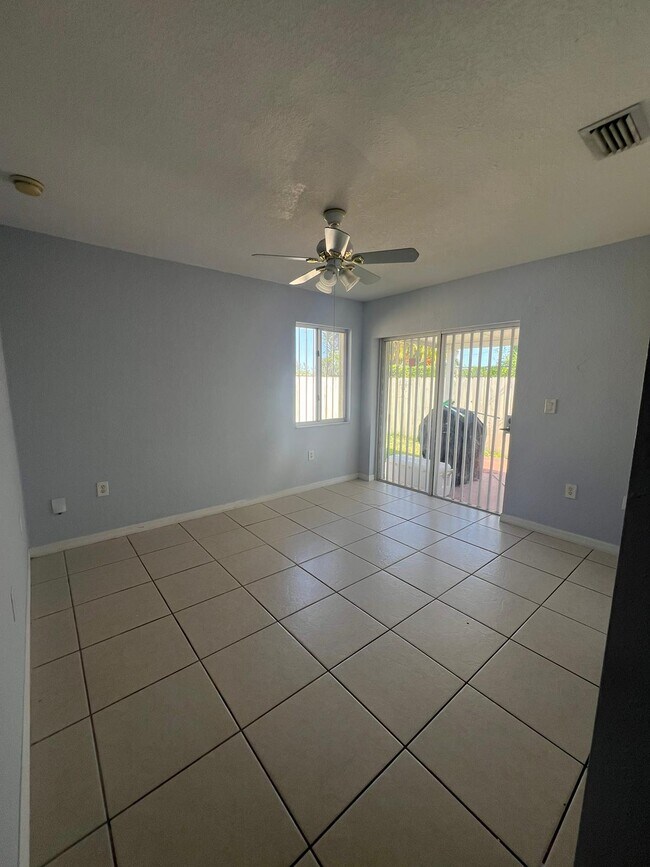 Building Photo - 3004 San Remo Cir