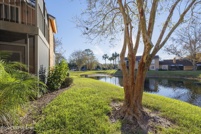 Building Photo - 858 Shoreline Cir