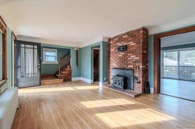 Building Photo - 613 E Lincoln Ave