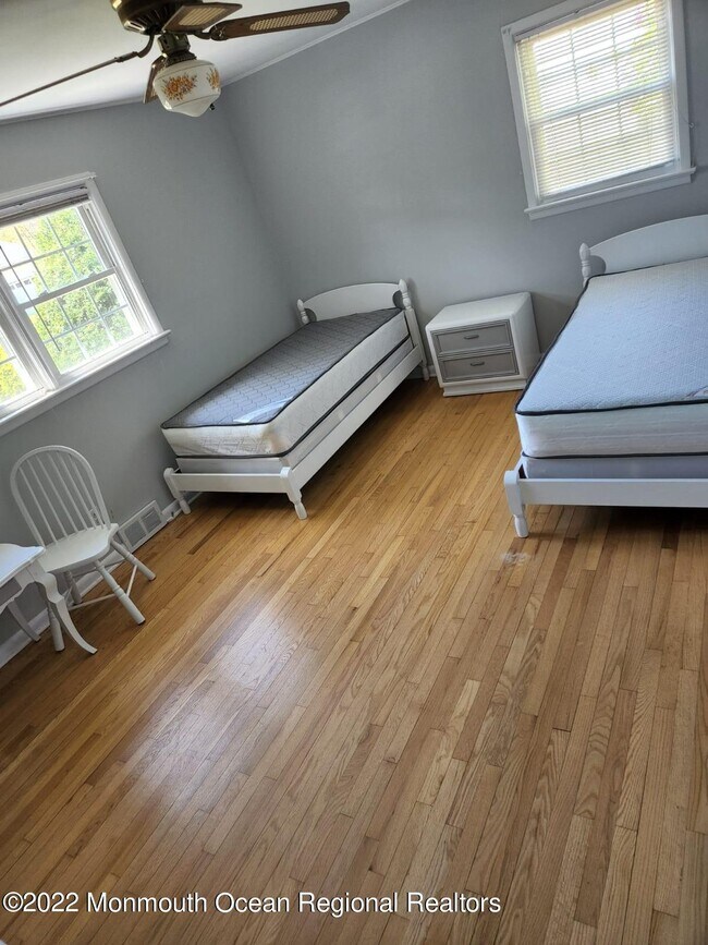 Building Photo - 220 Highwood Rd