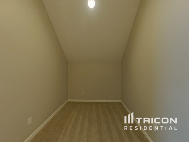 Building Photo - 4514 New House Dr