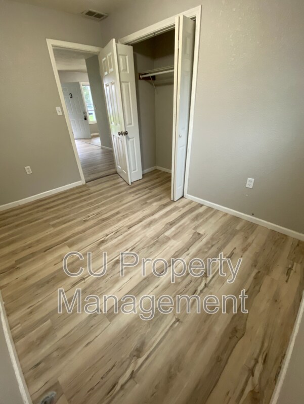 Building Photo - 333 S Steffler St