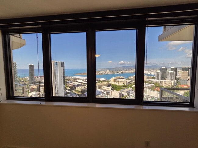 Building Photo - Immaculate Contemporary Living in Kaka‘ako- 2 bedroom, 2 bathroom, 2 covered parking stall, and I...