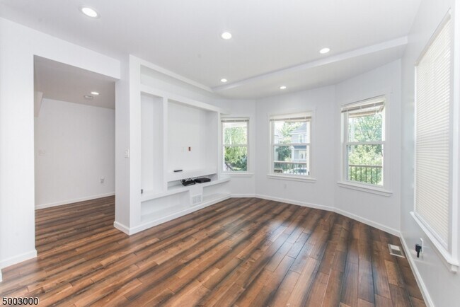Building Photo - 36 N Willow St
