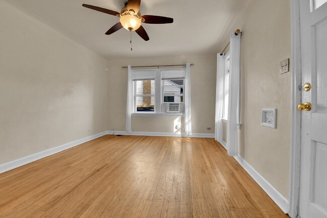 Building Photo - 3 Bedroom 2 Bathroom Home Available August 7th!