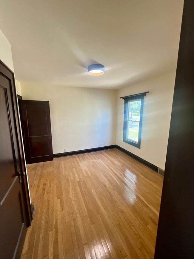 Building Photo - 306 N 71st St