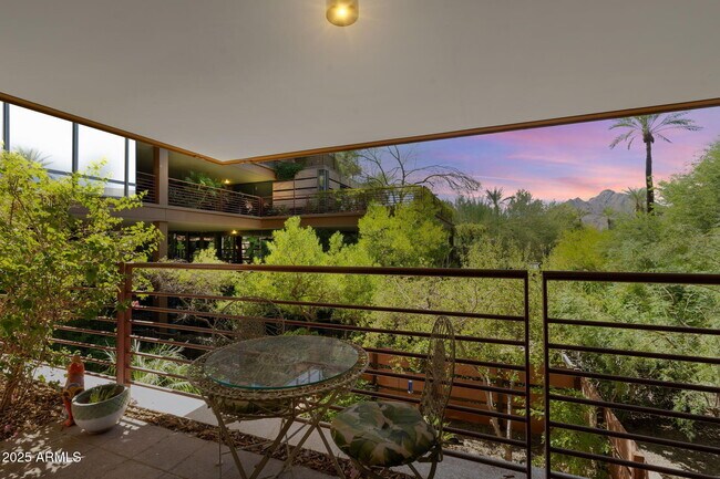 Building Photo - 7121 E Rancho Vista Dr