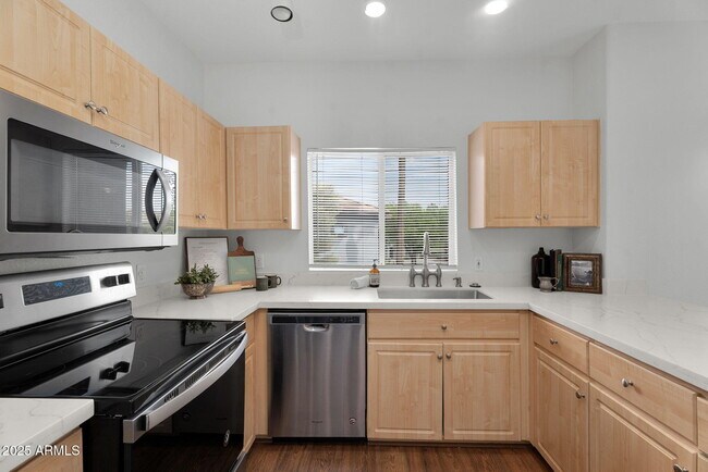 Building Photo - 7401 W Arrowhead Clubhouse Dr