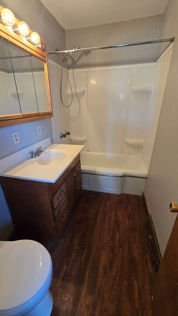 Building Photo - Charming 1 Bedroom Home with Large Yard & Garage