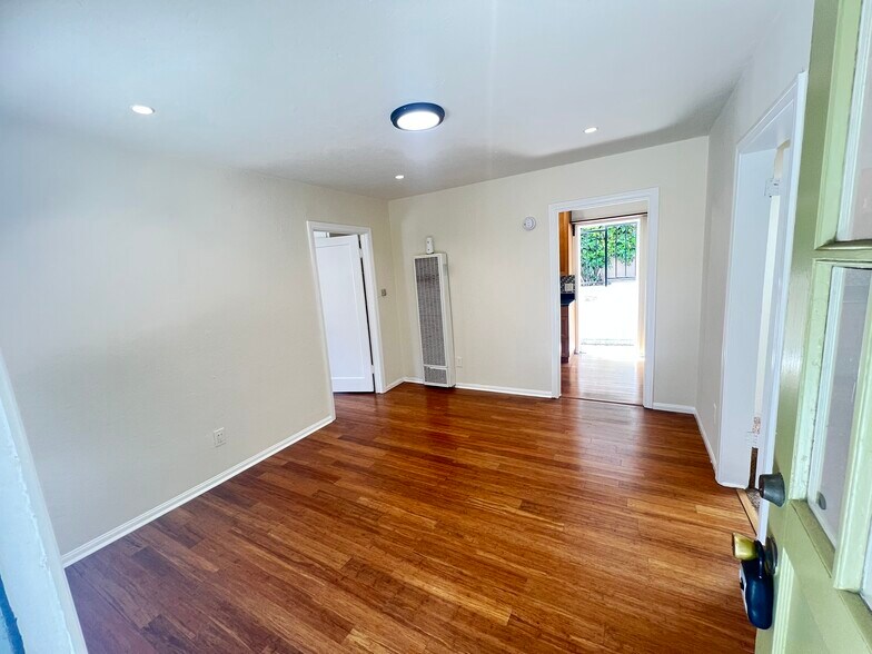 Building Photo - 2019 Cypress Ave