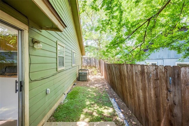Building Photo - 5208 Bogey Ct