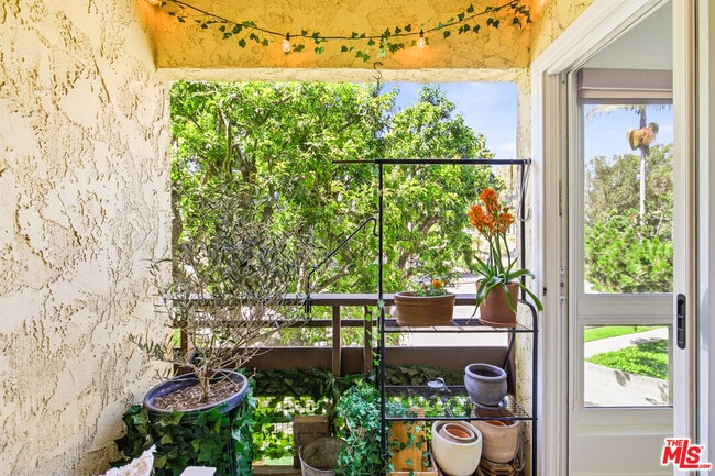 Building Photo - 5625 Green Valley Cir