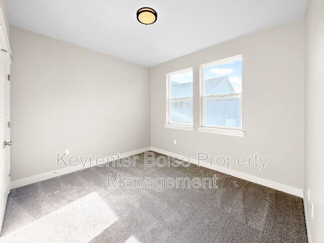 Building Photo - 4401 E Wedge St