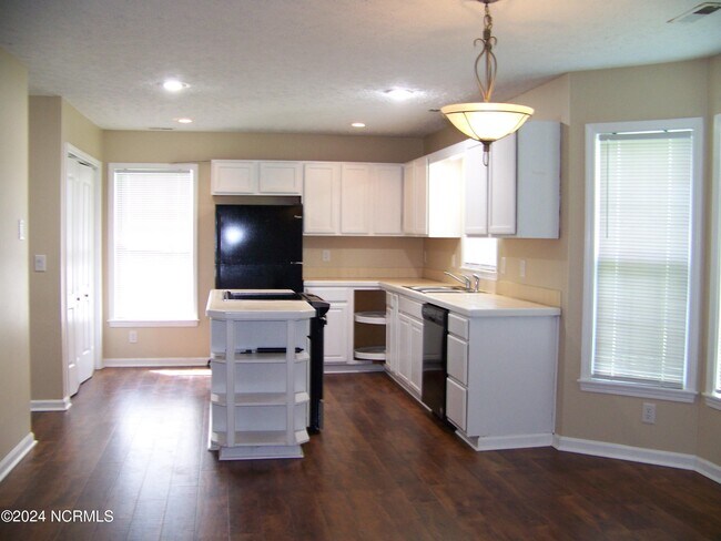 Building Photo - 105 Antler Dr