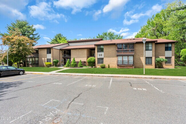 Building Photo - 30 Meadow Green Cir