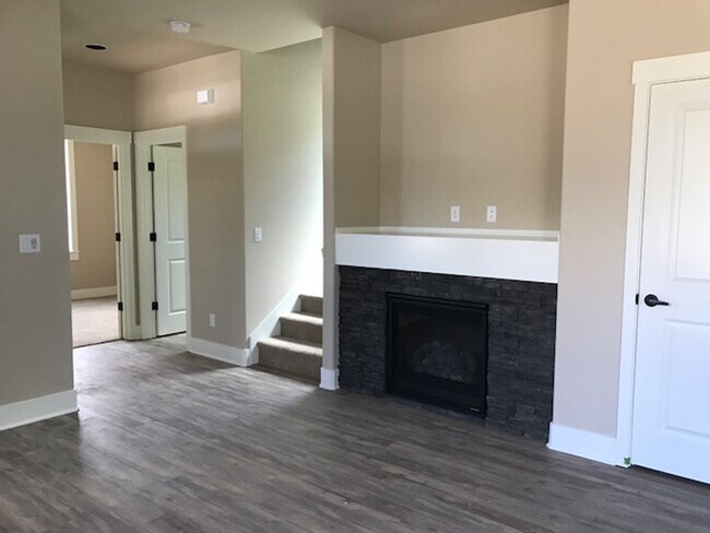Building Photo - Apply Online: https://www.rentzap.com/appl...