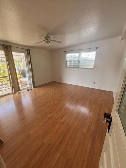 Building Photo - 5236 Kenwood Ave