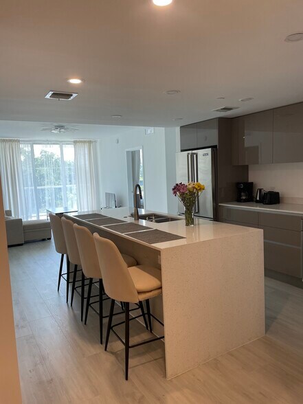 Kitchen - 13800 Highland