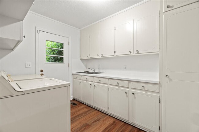 Building Photo - 511 Arbor Dr