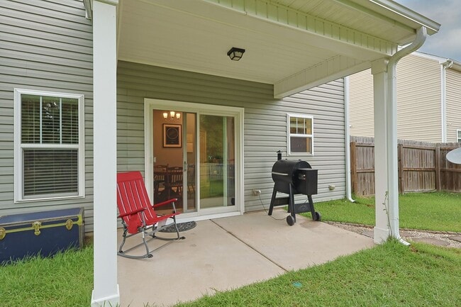 Building Photo - NEW LISTING!!!!!