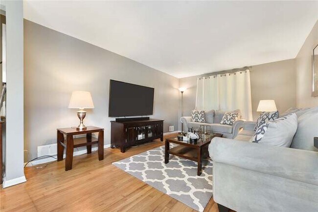 Building Photo - 3943 Boulevard Dr