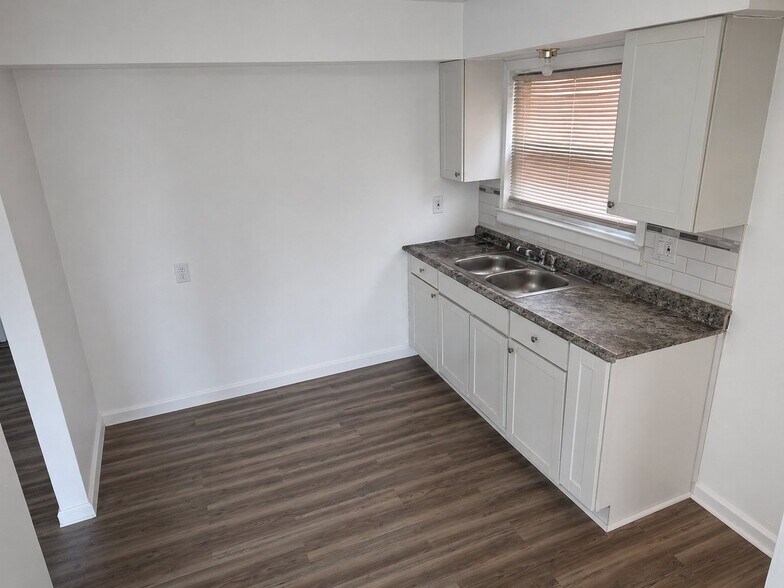 Building Photo - 18884 Bloom St