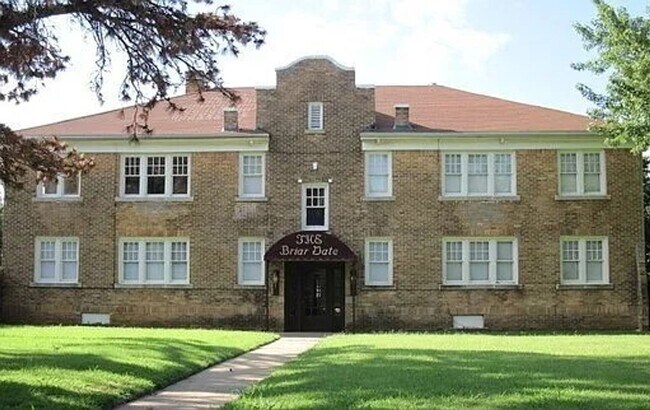 Building Photo - Charming Fully Furnished or unfurnished 1-Bed, 1-Bath steps from the Plaza District