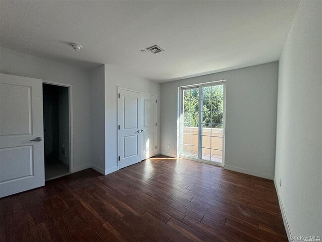 Building Photo - 425 New York Ave