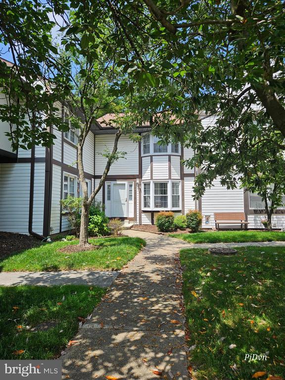 Building Photo - 284 Oakwood Village Ct